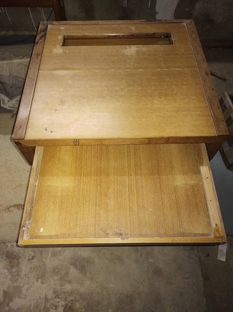 COMPUTER TABLE 1