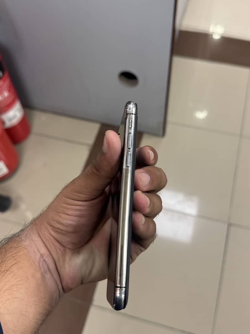 Apple iPhone X 3