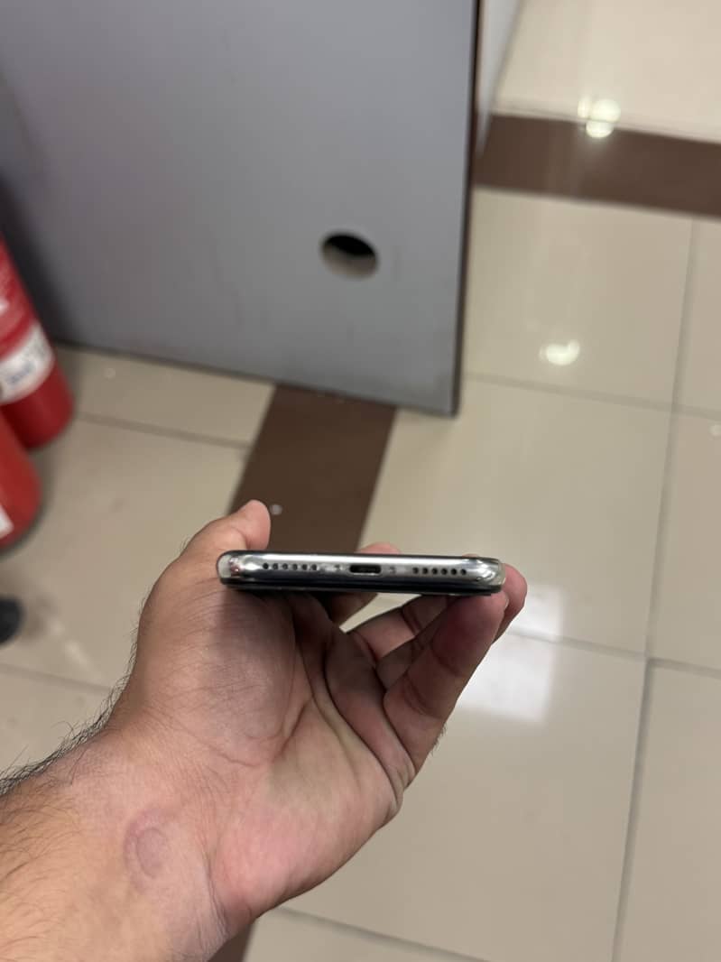 Apple iPhone X 5