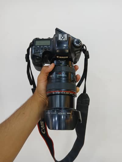 6d mark 2 with 24-105mm 4L IS lens with Box