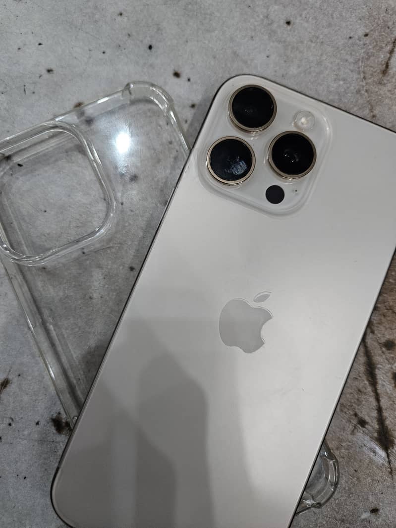 iPhone 16 Pro Max 2