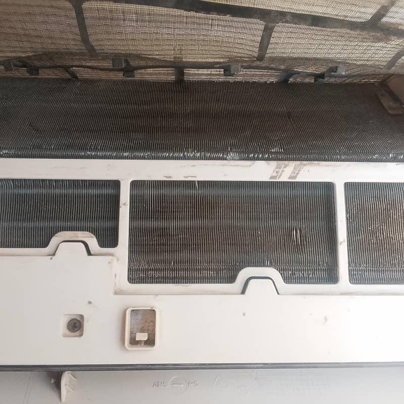 ہائیر 1.5 ٹن سادہ اے سی برائے فروخت – بہترین کنڈیشن 3