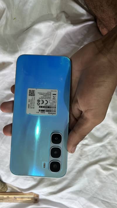 Brand new phone 10/10 both Acha mobile ha (infinix hot 60 pro)