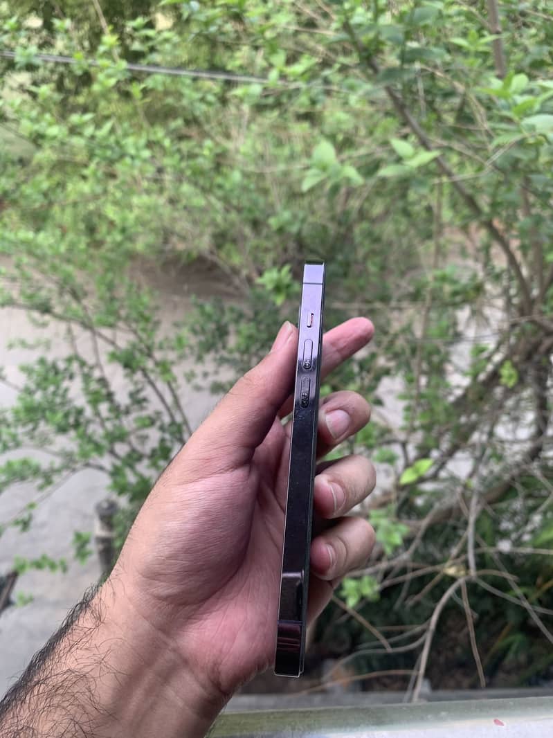iPhone 14 Pro 4