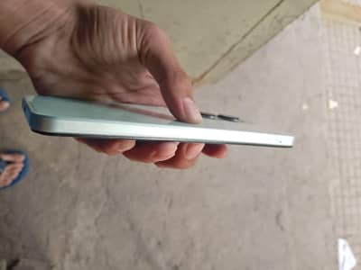 Vivo Y18 4 128 gb koi msla ni h all okay
