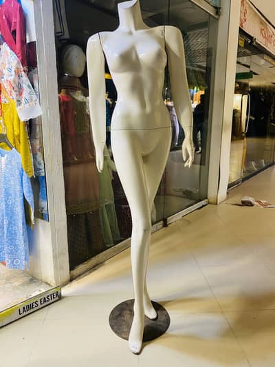 Female dummies maniquine