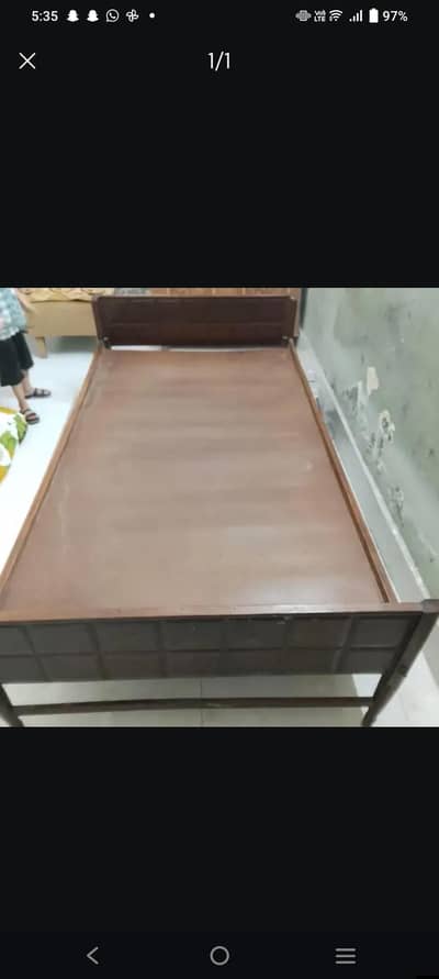 single Wooden bed