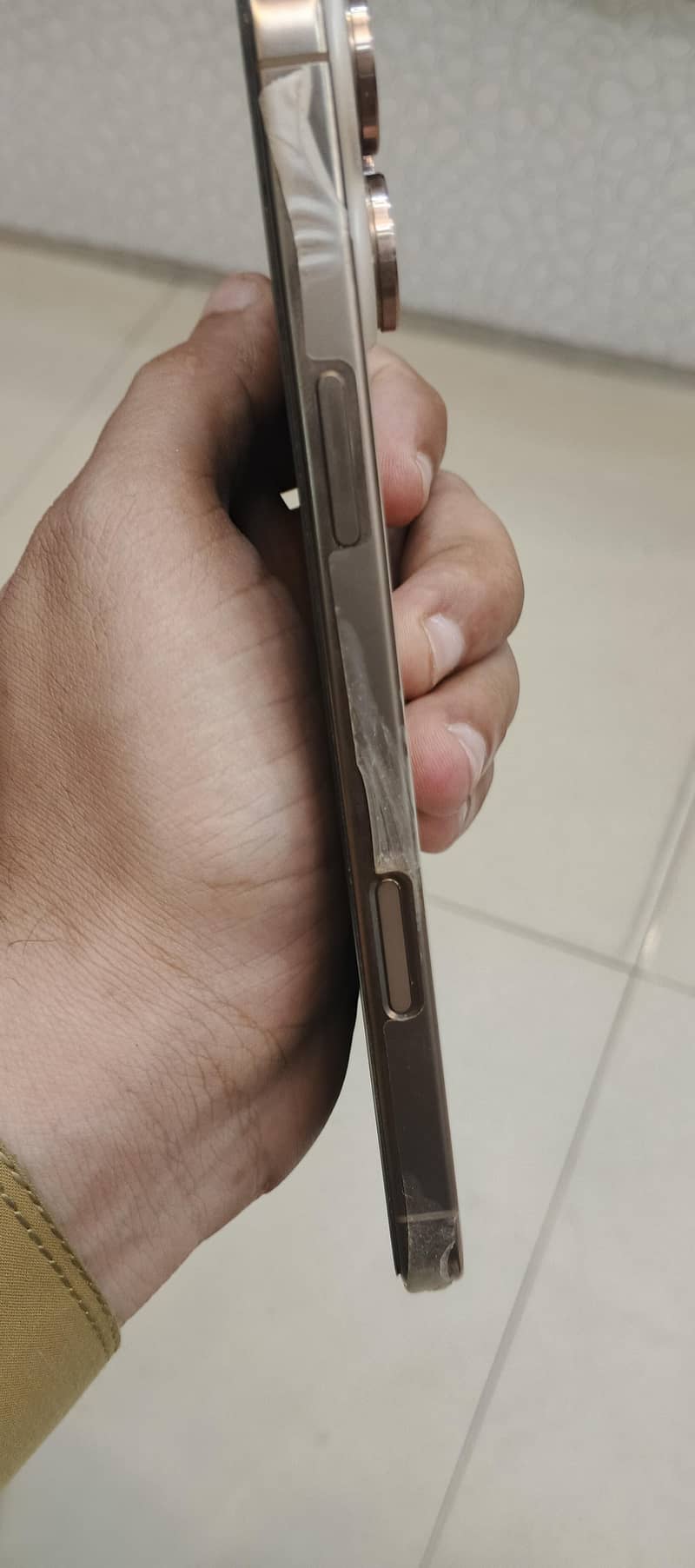 Apple iPhone 16 Pro Max 4