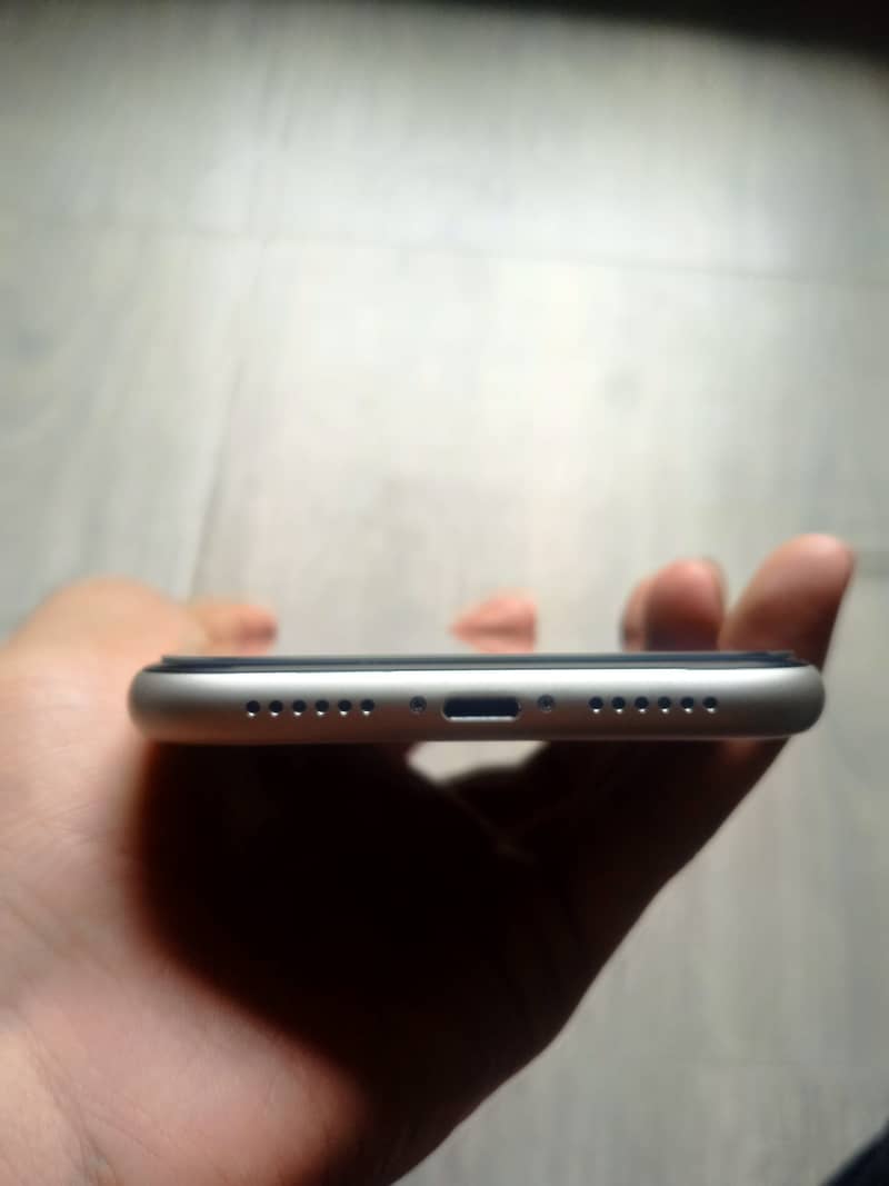 Apple iPhone 11 3