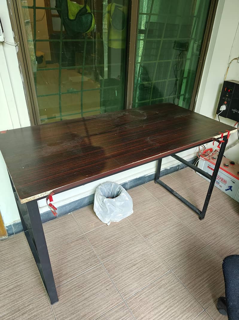Computer table + computer chair 2
