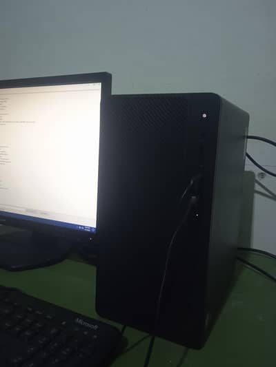 AMD RYZEN 3 2200G| DDR4| 128 NVME Mint condition