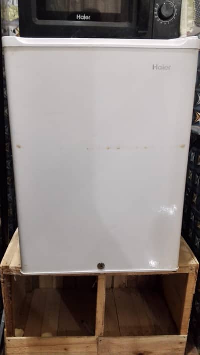 Haier 126 mini fridge white color