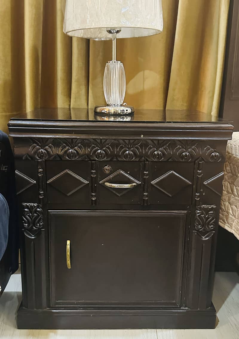 KING DOUBLE BED / DRESSING / SIDE TABLE 1