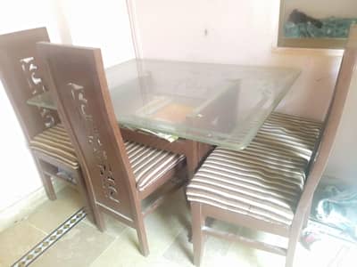 4 seater dinning table