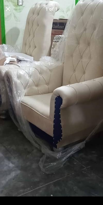 leather Velvet Big size luxury coffee set sofas for urgent sale.