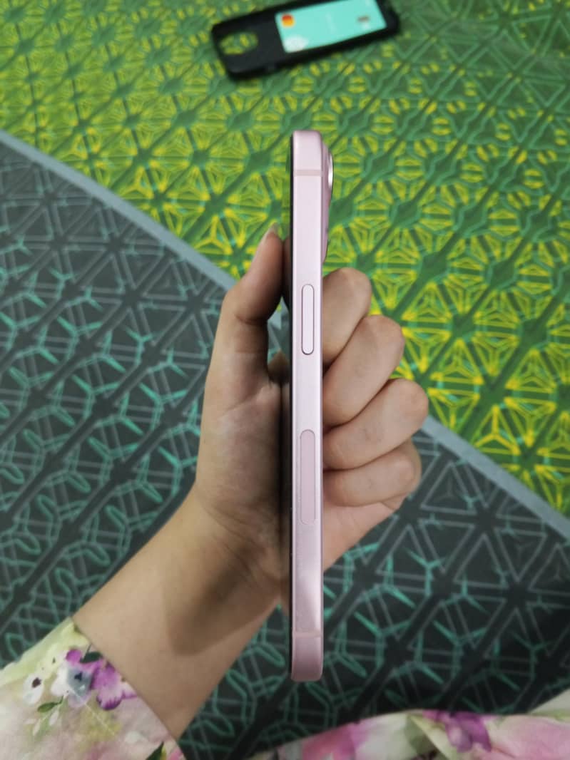 Apple iPhone 15 2