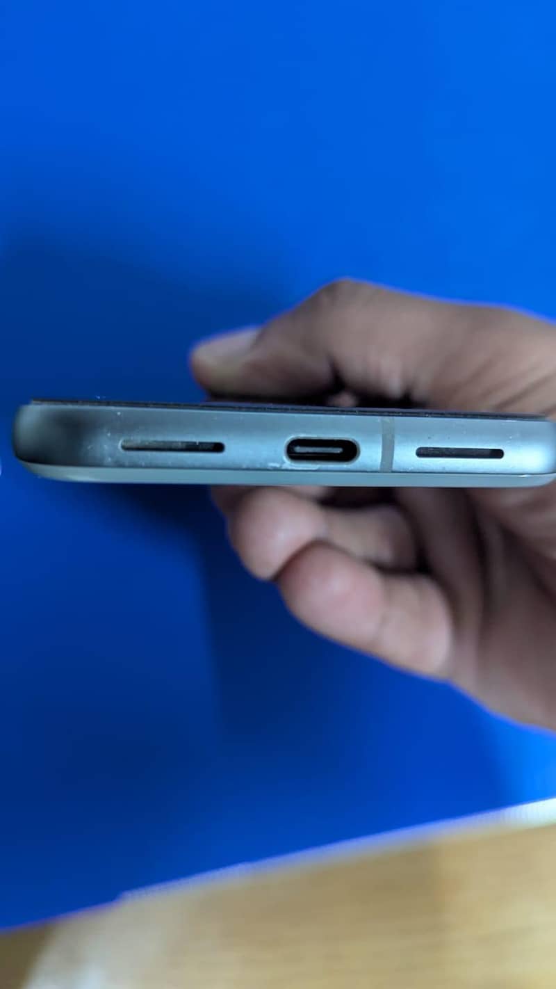 Google Pixel 8 4