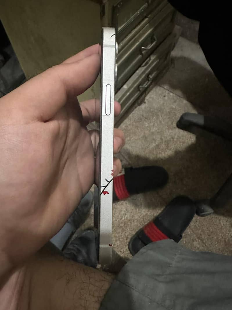Apple iPhone 12 6