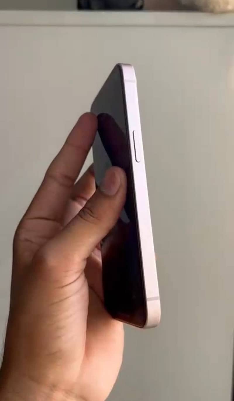 Apple iPhone 13 4