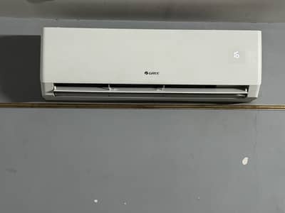 Gree 1.5 Ton Inverter Heat & Cool AC for Sale.