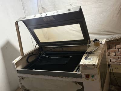 Laser cutting machine