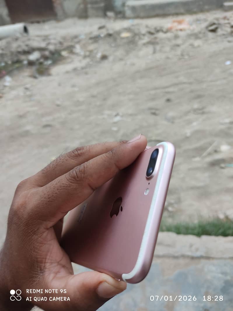Apple iPhone 7 Plus 3