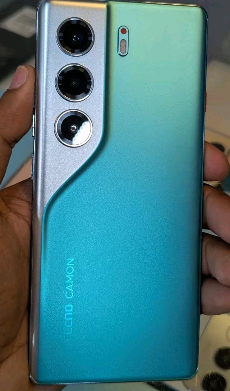 Tecno CAMON 40 Pro 0