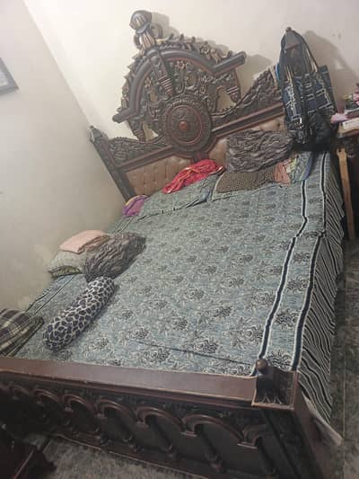Bed with side Table s