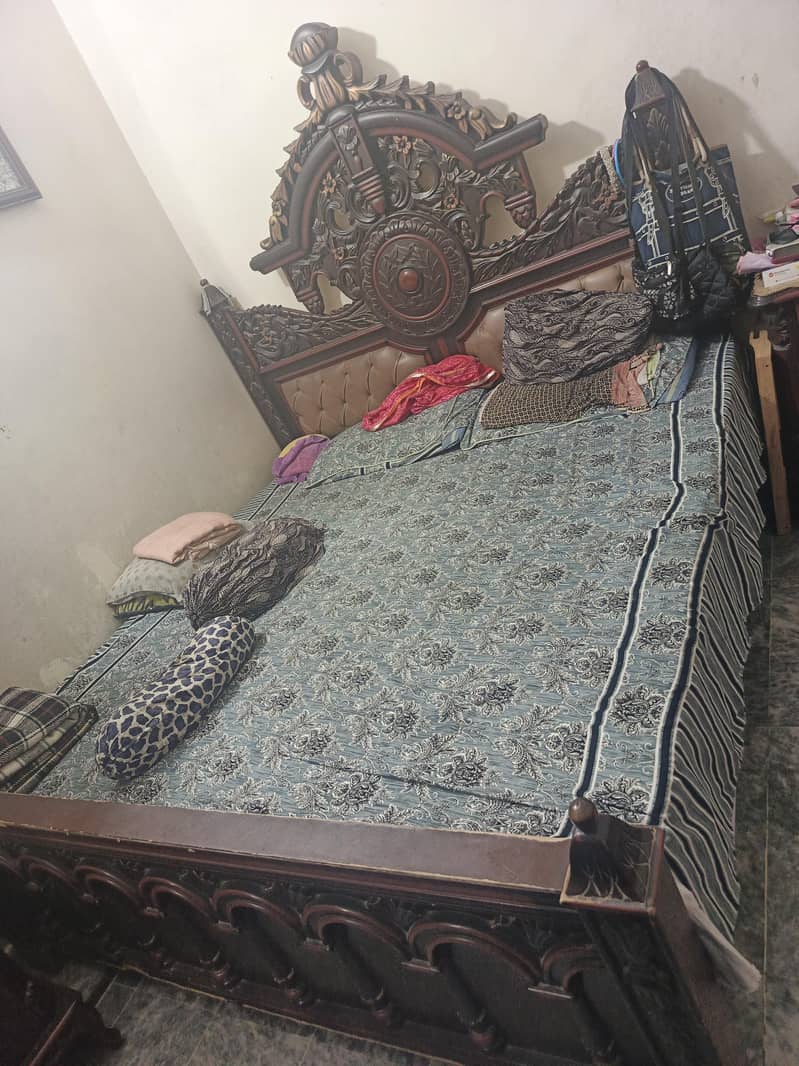 Bed with side Table s 0