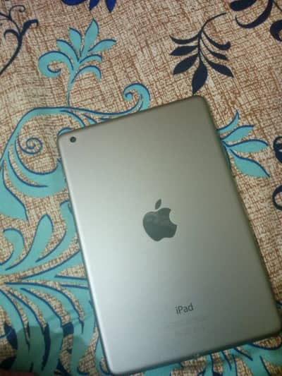 apple tablet for sale 10/10 condition 14000
