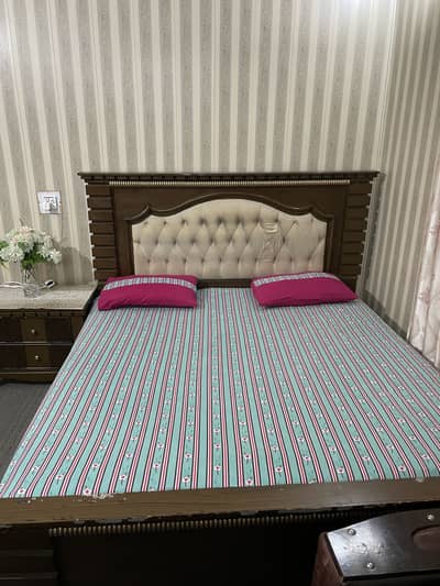 Bet set side tables and dressings