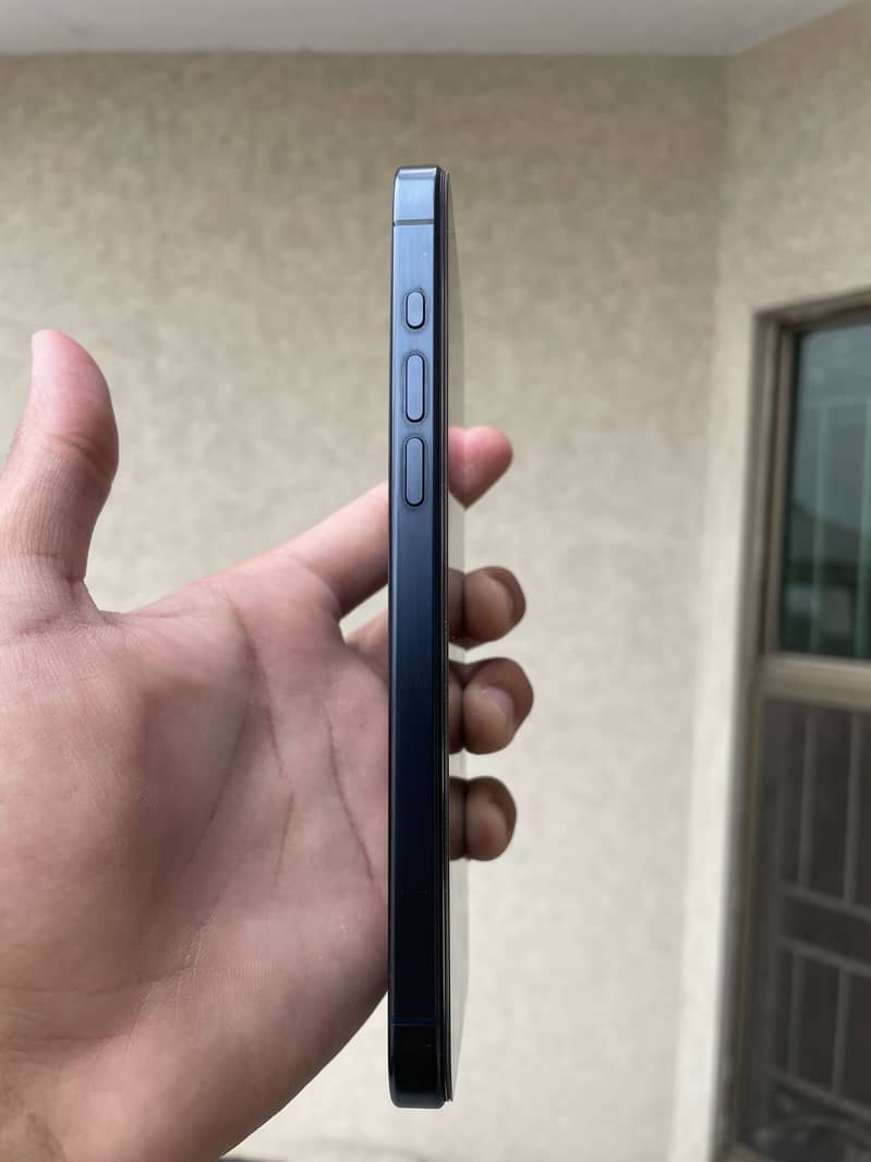 Apple iPhone 15 Pro Max 2