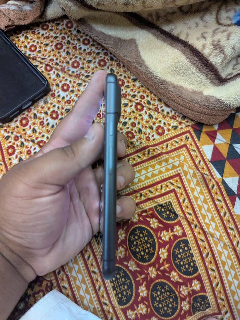Google Pixel 8 4