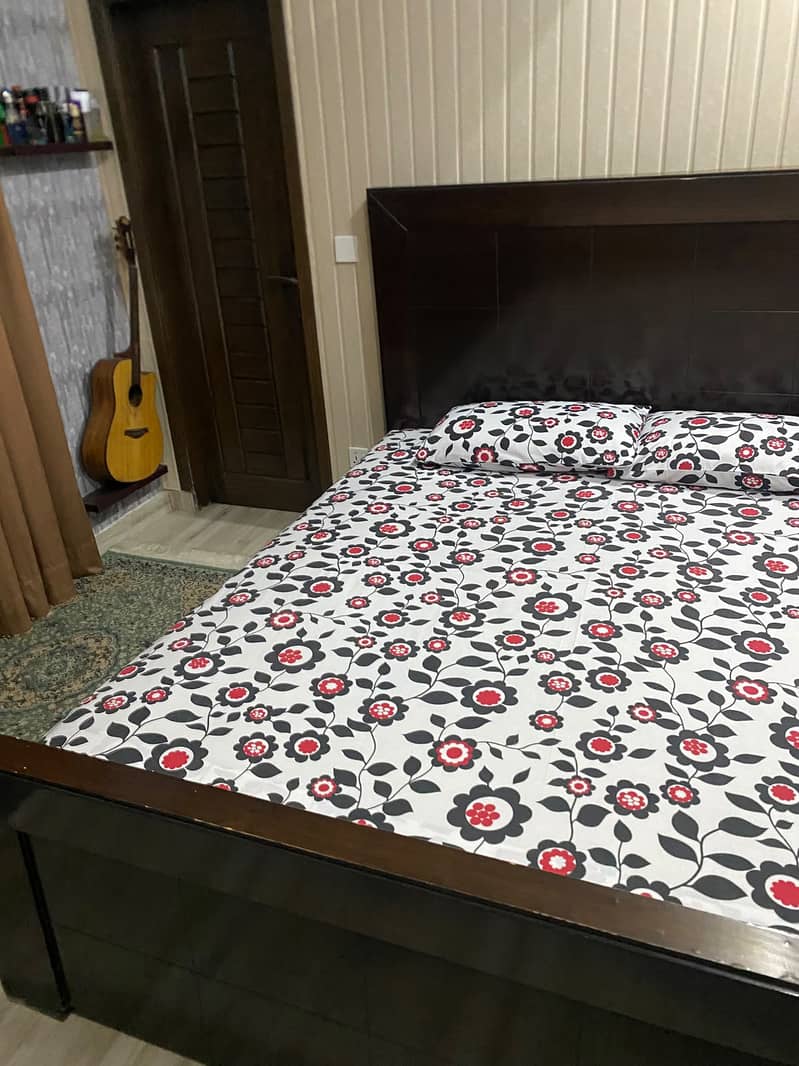 Double bed- Queen size 1