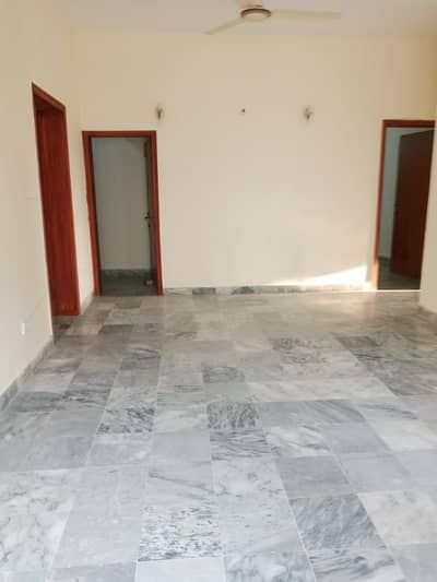 Prime Location 11 Marla Spacious House Available In Cantt For Sale