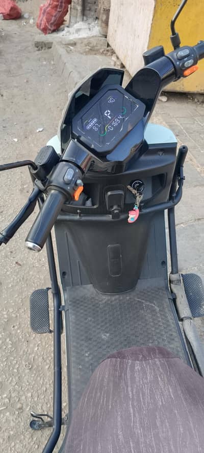electric baik Bilkul new Jase 1700k chale hoe hai 03003133706