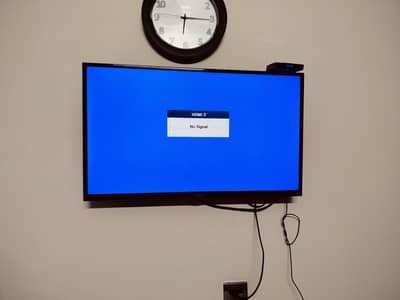 bilkul ok hai android nhi hai smart hai hdmi device conect kar sktay h