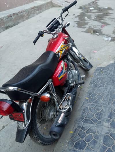 honda 125 hai no nai laga litter open hai