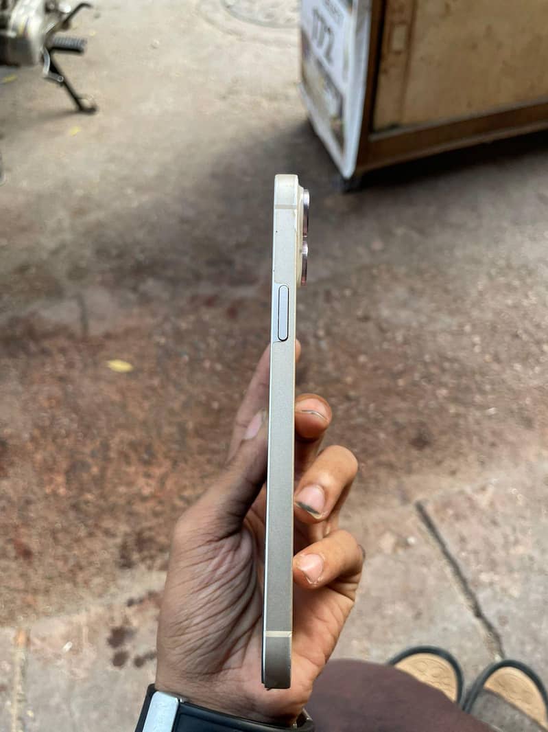 Apple iPhone 14 plus 3