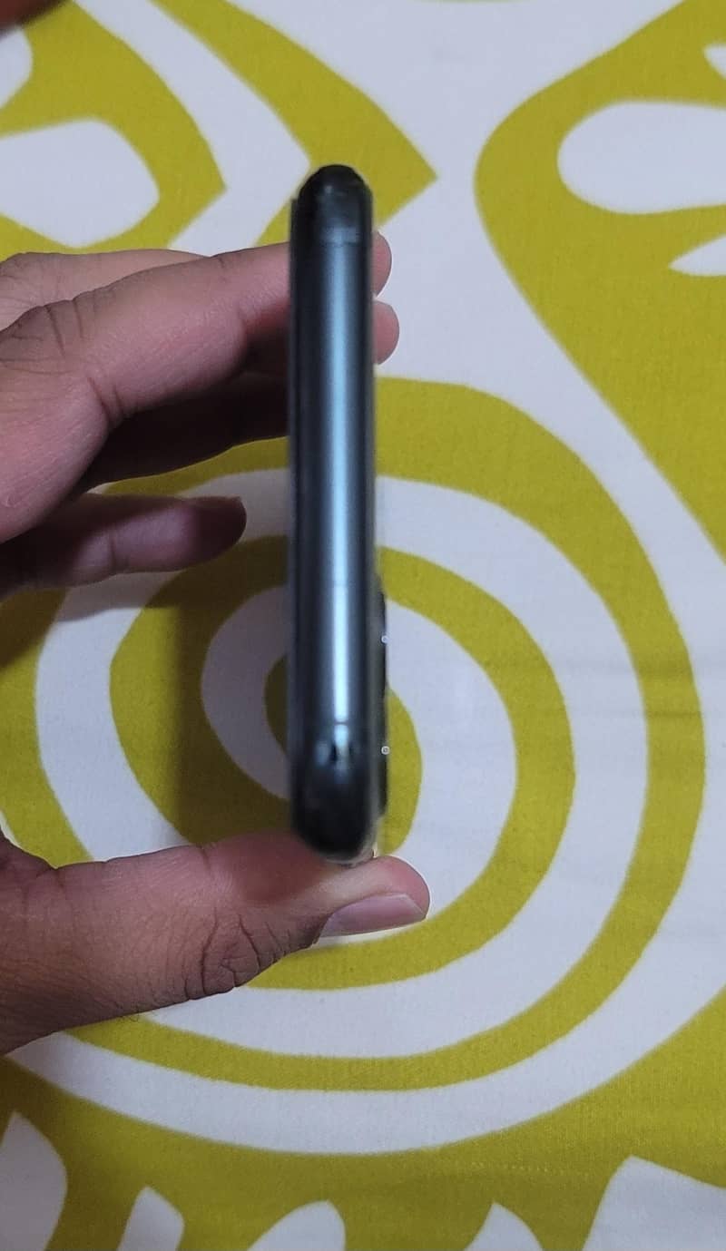 Apple iPhone 11 Pro Max 4