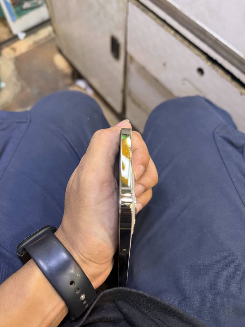 Apple iPhone 12 Pro Max 4