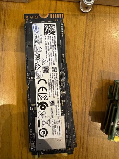 Intel SSD Pro 7600p Series solid-state drive 256 GB