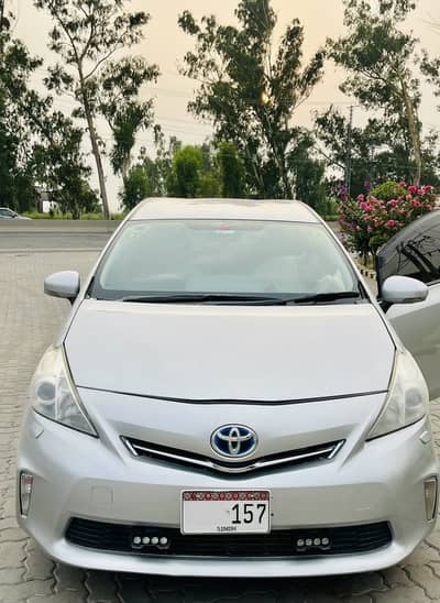 Toyota Prius Alpha 2013
