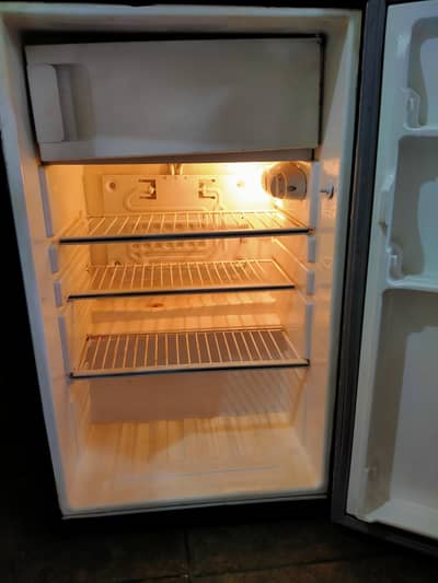 room size Fridge Dawlance excellent condition