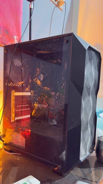 Selling my personal Gaming/Desktop PC in excellent working condition.