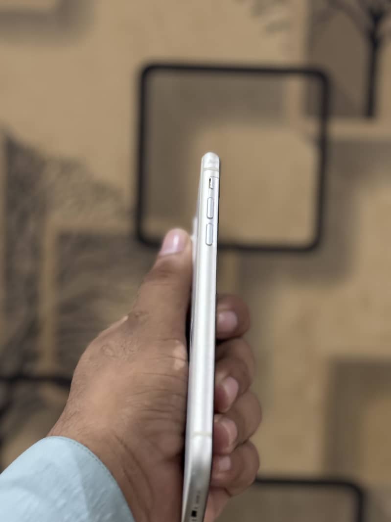 Apple iPhone 11 3