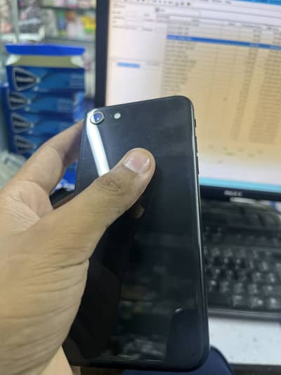 iphone se 2020 non pta 64gb 10/9 condtion