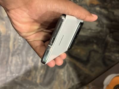 Xiomi Mi11 12 GB RAM 512 GB ROM 10/09 condition SNAPDRAGON 888 AMOLED