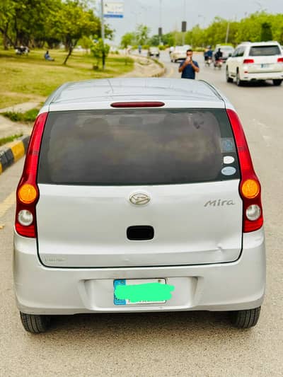 Daihatsu Mira 2011