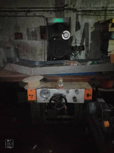 Surface grinding machine